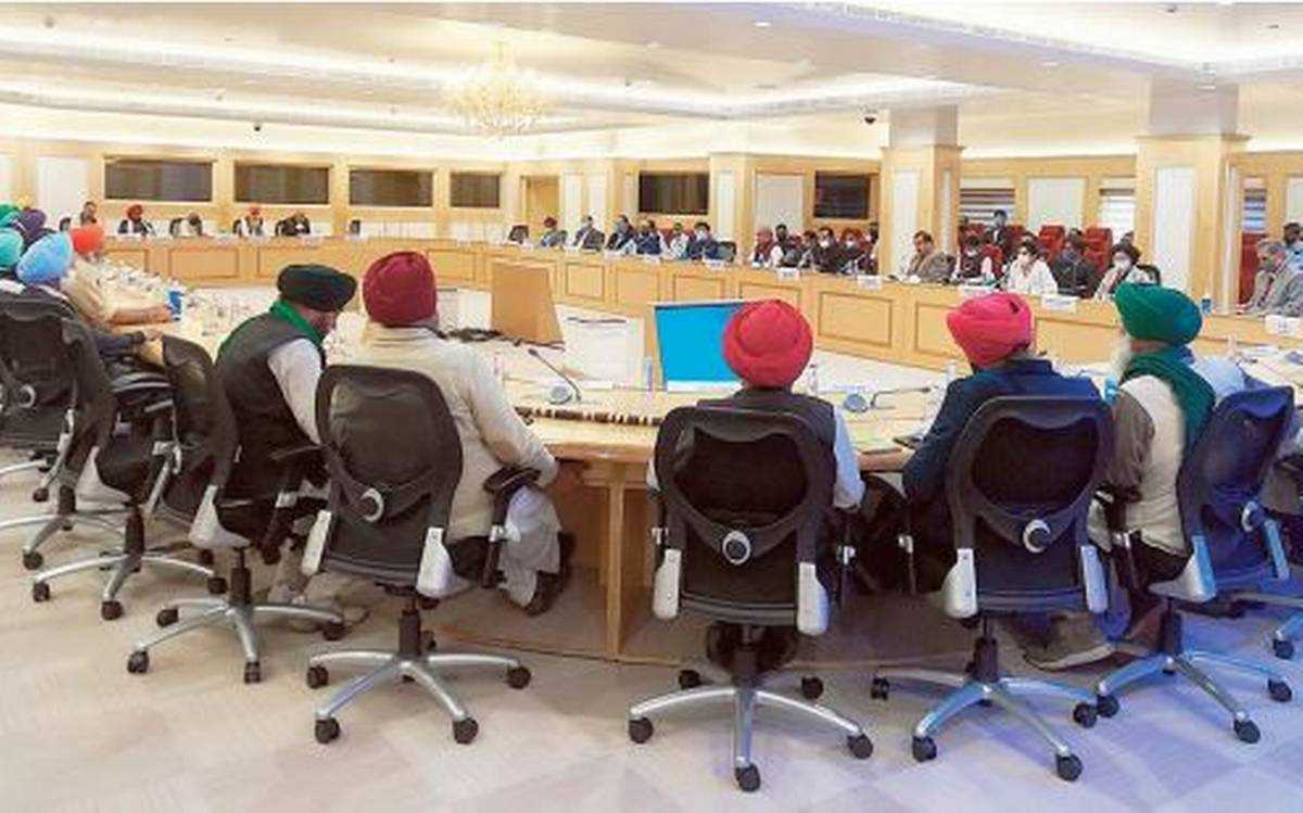 नहीं बनी सरकार और अन्नदाता में बात, ‘26 जनवरी को 1 लाख ट्रैक्टर लेकर दिल्ली कूच करेंगे’